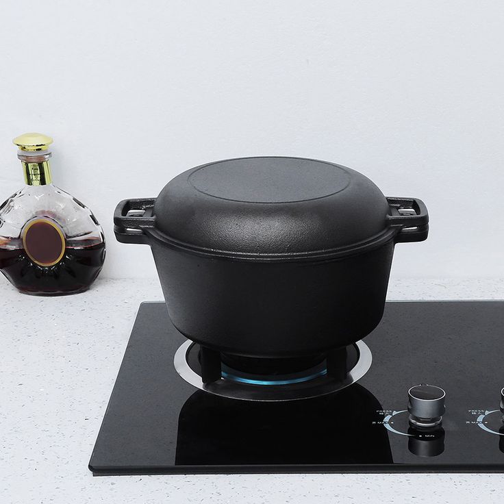 Cast iron saucepan