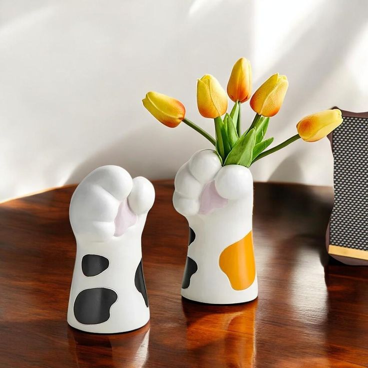 Cat's Paw Vase