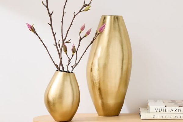 Gold Flower Vase: Creating Atmosphere with Light and Style Metal Decorative Vase