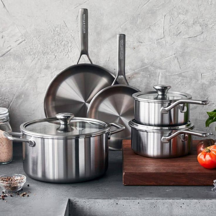 Kitchen pots and pans